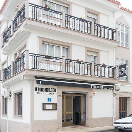 O Tobo Do Lobo Hotell Melide Exteriör bild