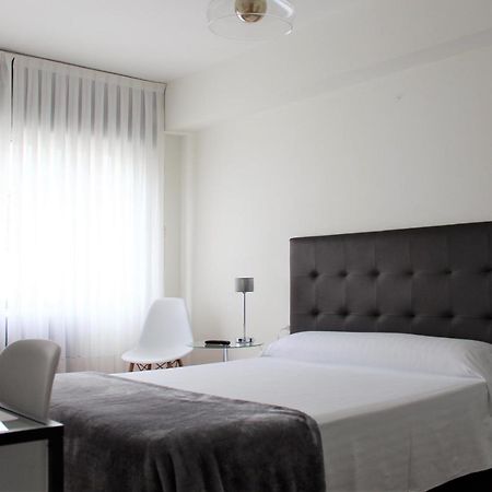 O Tobo Do Lobo Hotell Melide Exteriör bild