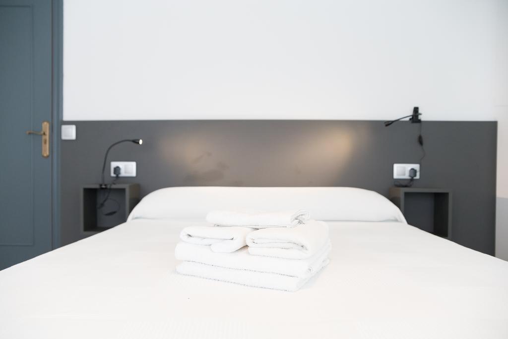 O Tobo Do Lobo Hotell Melide Exteriör bild
