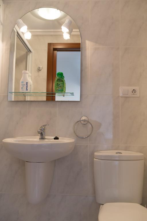 O Tobo Do Lobo Hotell Melide Exteriör bild