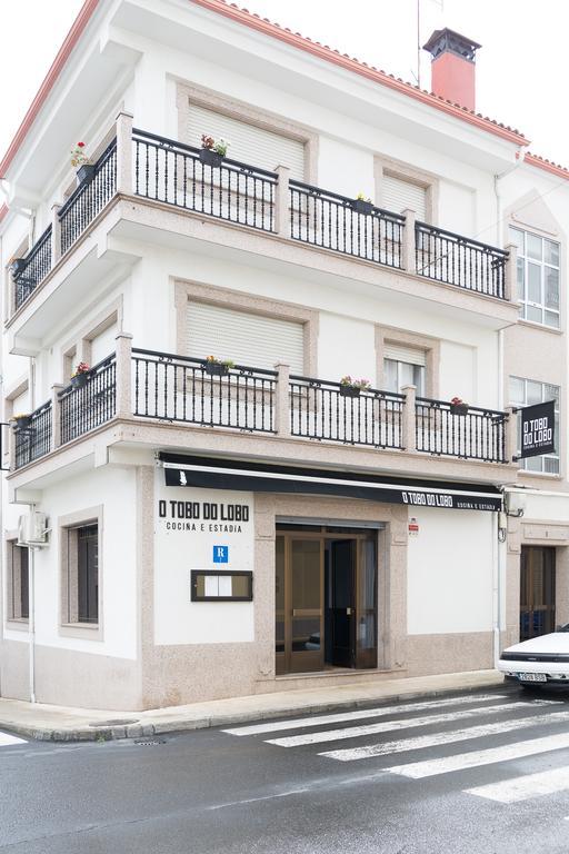 O Tobo Do Lobo Hotell Melide Exteriör bild