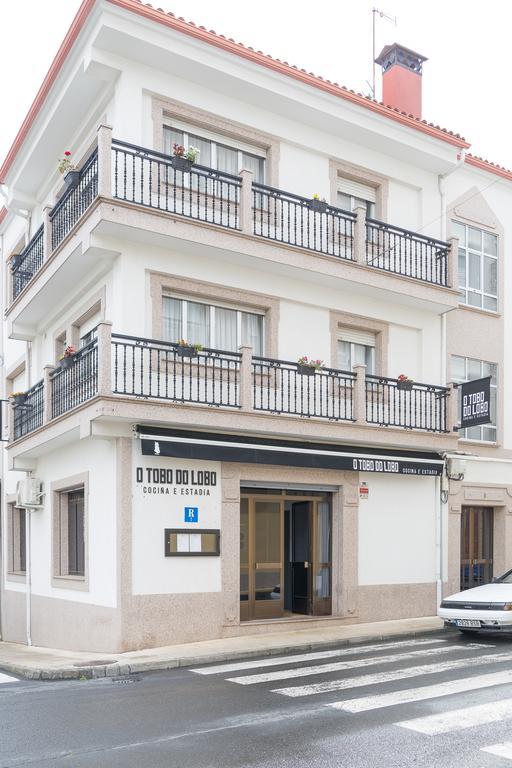 O Tobo Do Lobo Hotell Melide Exteriör bild