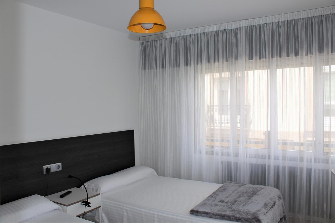 O Tobo Do Lobo Hotell Melide Exteriör bild