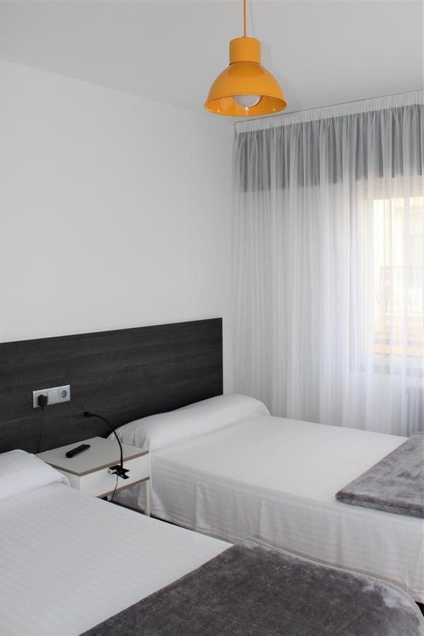 O Tobo Do Lobo Hotell Melide Exteriör bild
