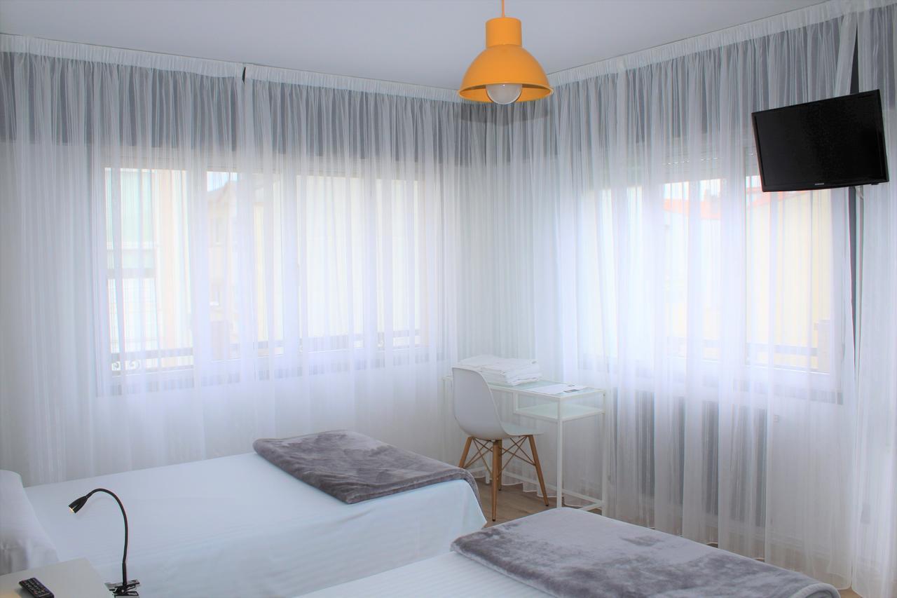 O Tobo Do Lobo Hotell Melide Exteriör bild