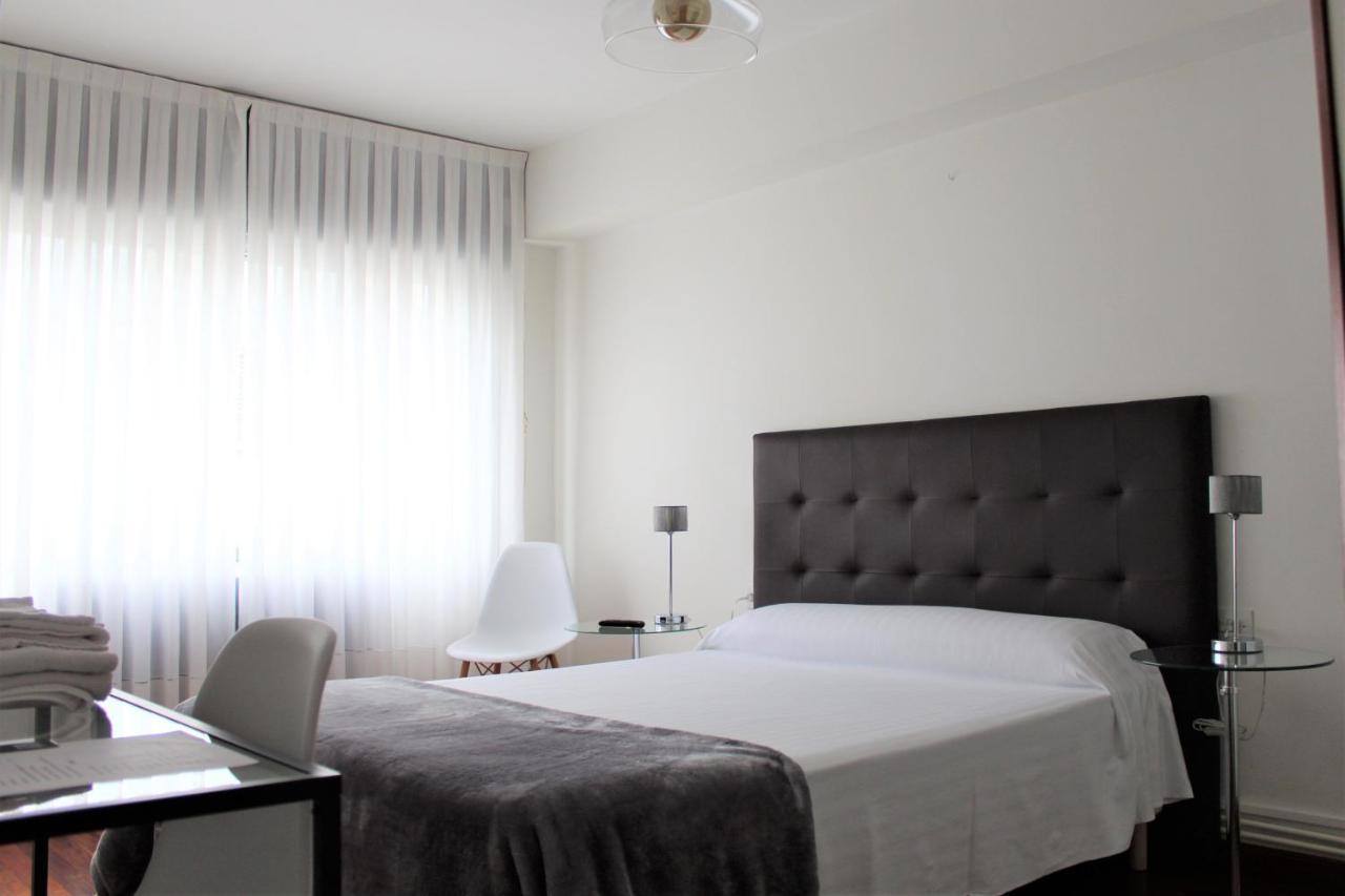 O Tobo Do Lobo Hotell Melide Exteriör bild